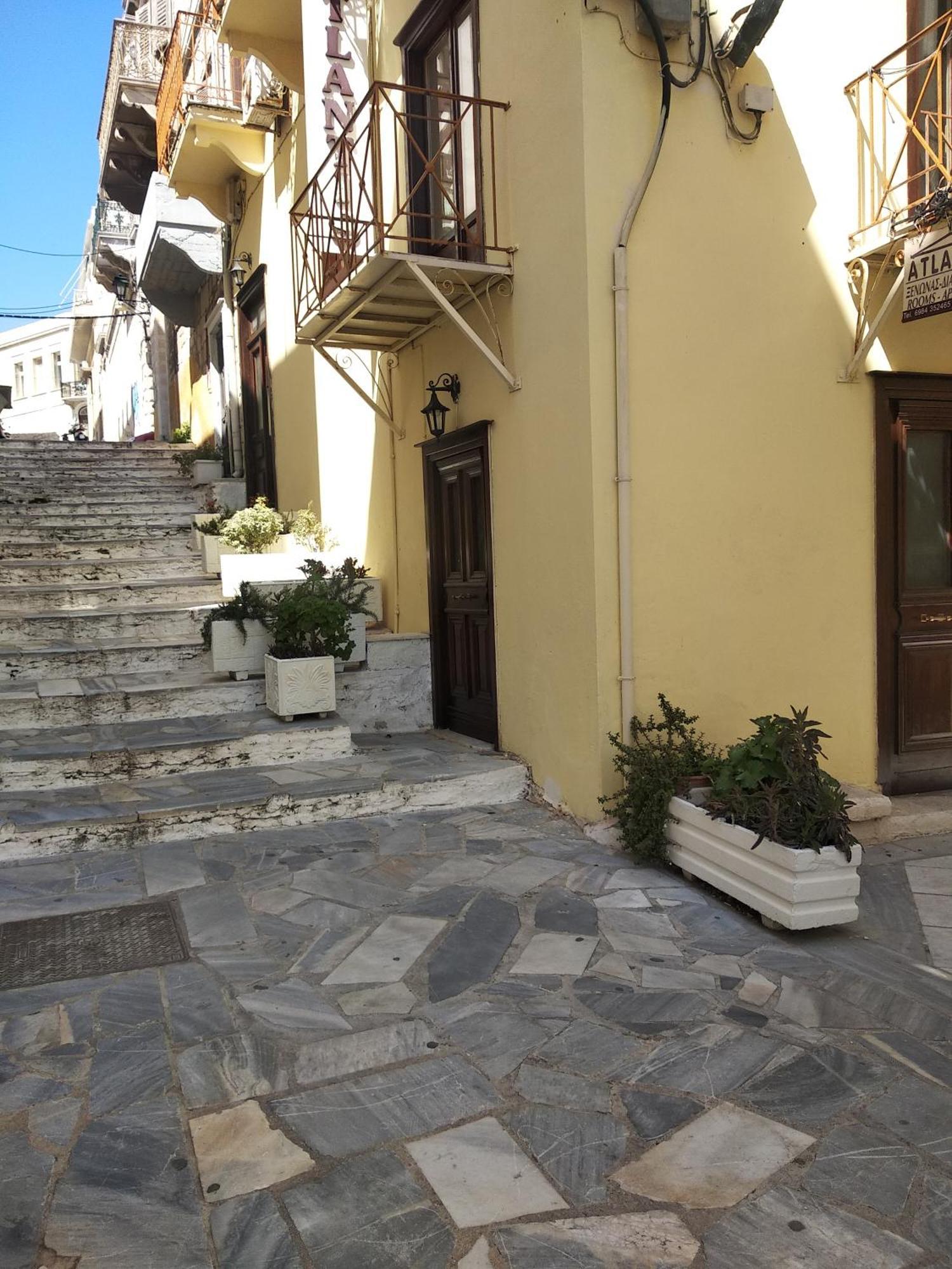 Hotel Atlantis Ermoupoli Exterior foto